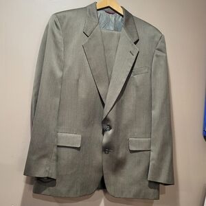 Hart Schaffner & Marx Brown 2 Piece Suit 44L